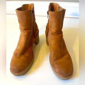 Universal Thread Tan Heeled Boots